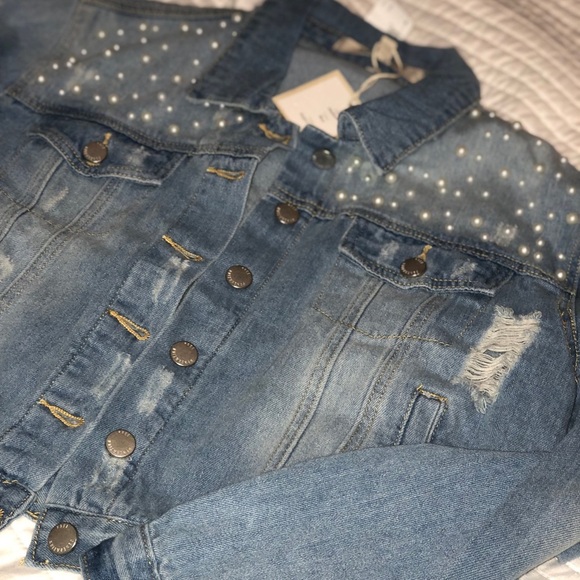 Pearlescent-Yoke Destroyed Denim Jacket - Picture 6 of 7